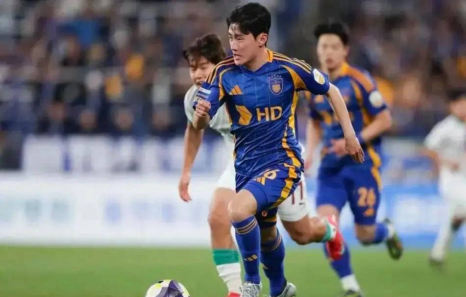 多特蒙德后卫神勇救险，助球队成功保级，基本增加新闻业务已经世界.九游体育游戏安装